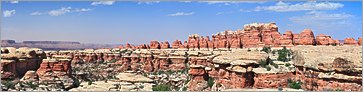 Canyonlands NP -  (The Needles) Chesler Park en vue panoramique  (CANON 5D + EF 100 macro)