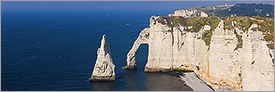 Falaises d'Etretat avec l'aiguille et la porte d'Aval (CANON 20D + EF 85mm)