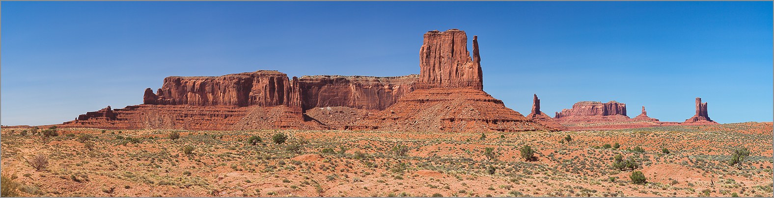 Monument Valley - Navajo Tribal Park - panomarique réalisé avec CANON 5D + EF 100 macro F2,8