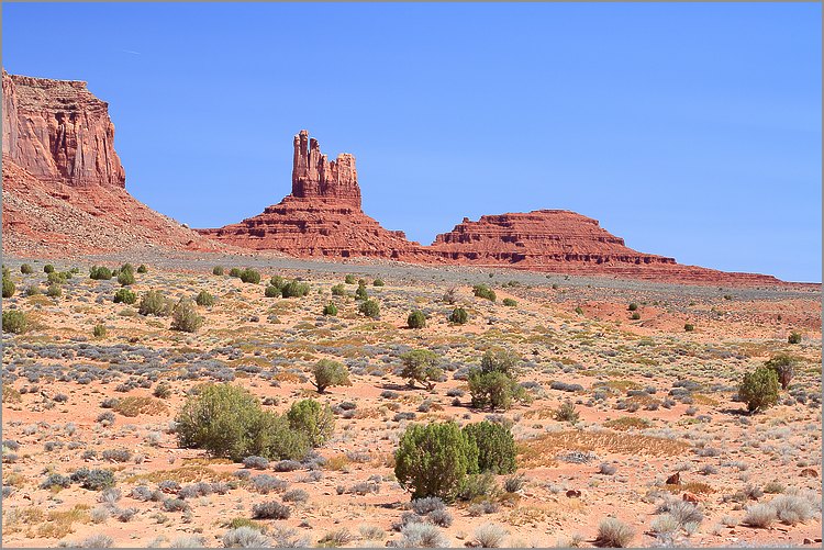 Monument Valley (Navajo Tribal Park) The Setting Hen - photo réalisée avec CANON 5D + EF 100 macro  F2,8