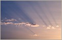 Ombres derrière les nuages au couchant